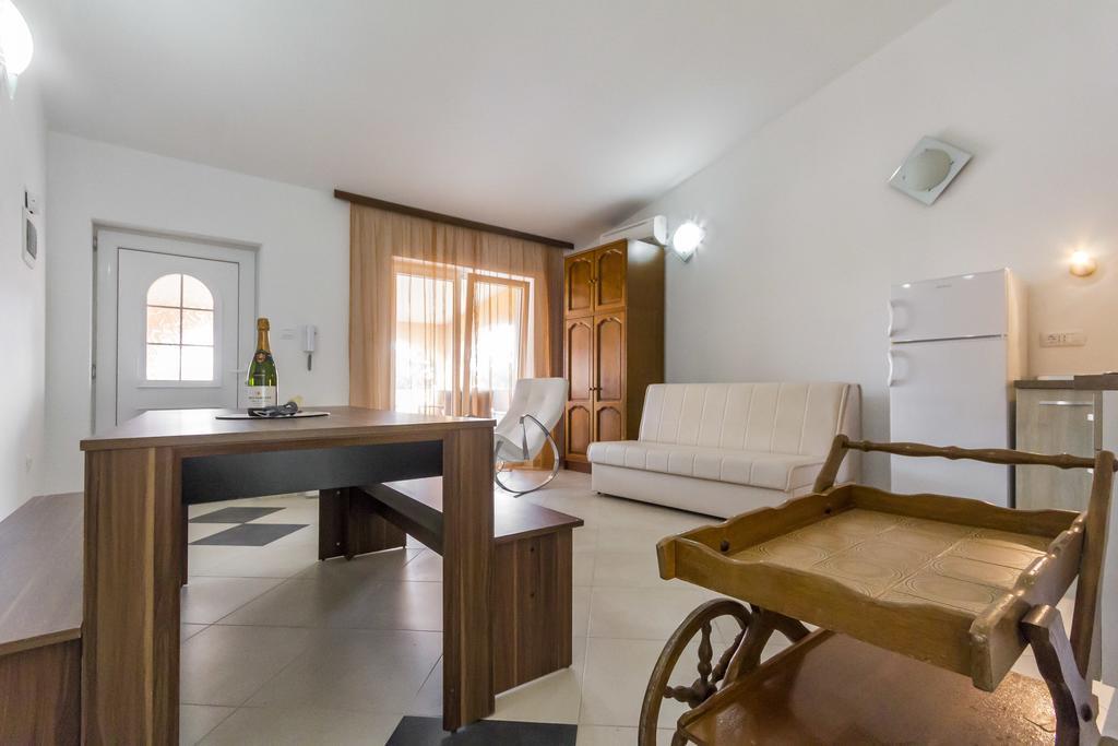 Apartments Gloria Ližnjan Εξωτερικό φωτογραφία