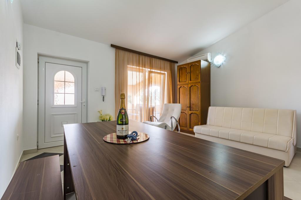 Apartments Gloria Ližnjan Εξωτερικό φωτογραφία