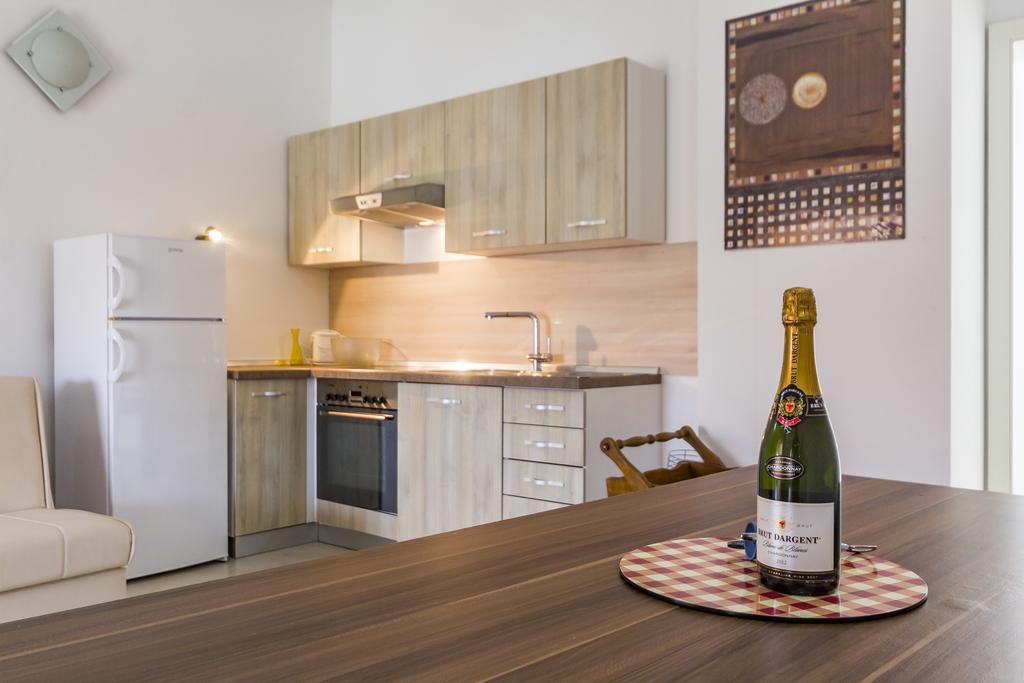 Apartments Gloria Ližnjan Εξωτερικό φωτογραφία