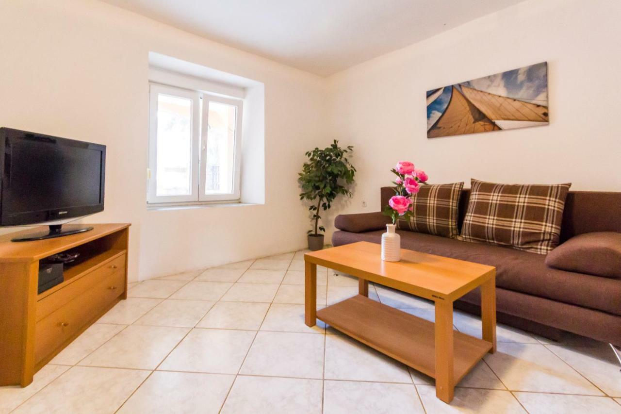 Apartments Gloria Ližnjan Εξωτερικό φωτογραφία